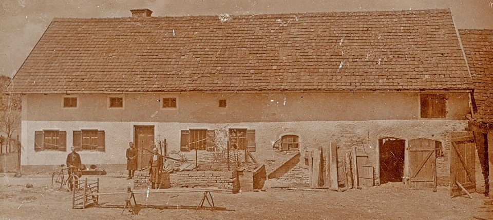 Historical photograph of the Hinterkaifeck farmstead shortly after the 1922 killings