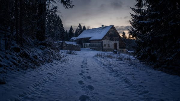 Snowy footprints lead toward an isolated Bavarian farmstead in a documentary recreation of the Hinterkaifeck murders.